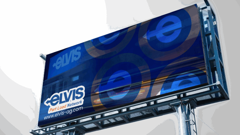 Eine große Reklametafel, die das Logo der ELVIS-AG zeigt, Europas großes Transportnetzwerk.