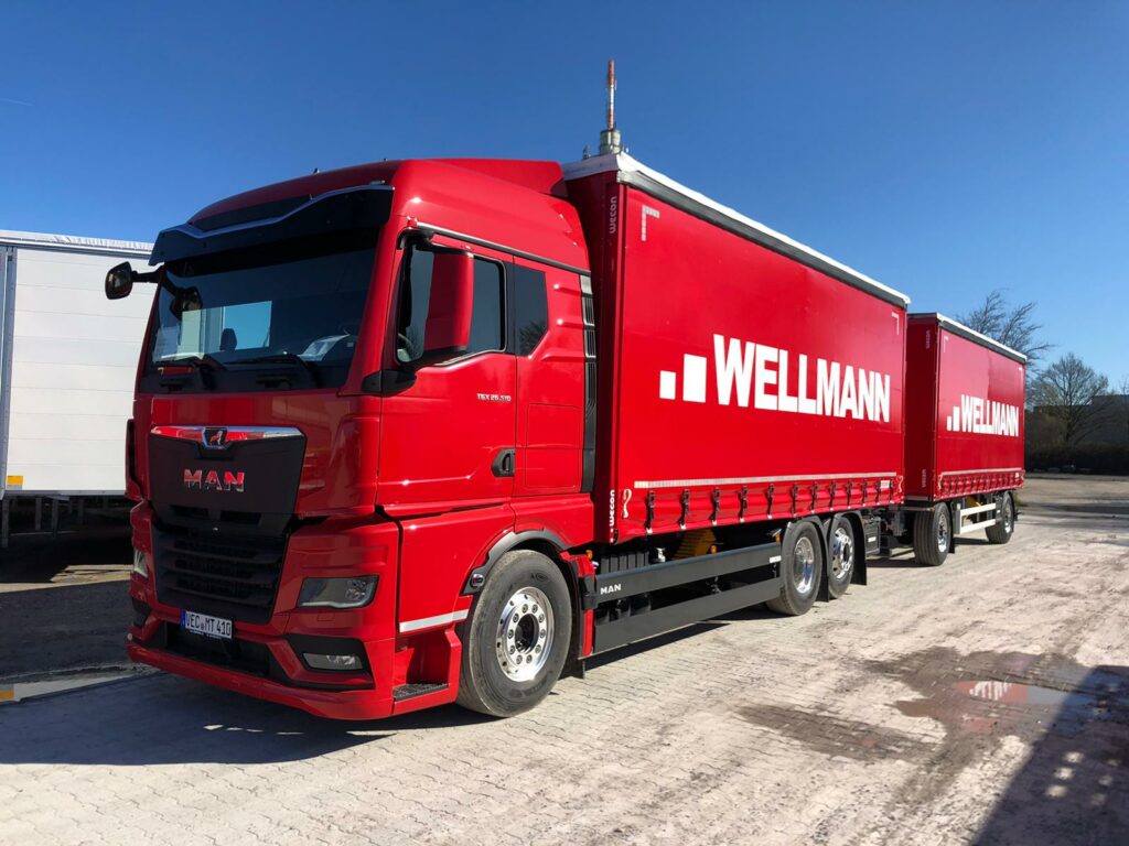 Ein LKW von Wellmann, ein Unternehmen der Maintrans Gruppe.